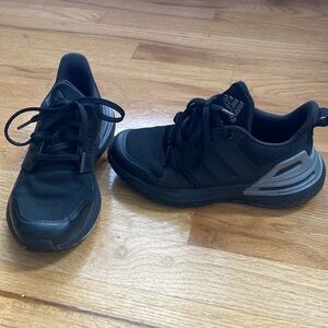 Adidas Bounce boy sneakers. Size 13K. Excellent condition!